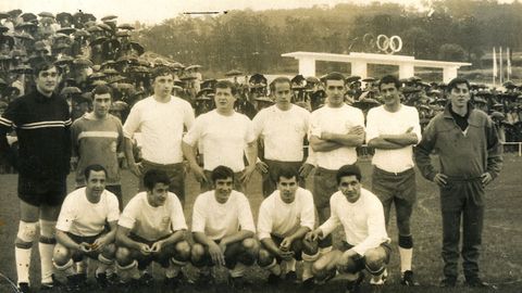 Suárez llegaría a vestir la camiseta del Ponteceso (junto a Veloso y Pellicer) durante un amistoso con motivo de la inauguración del Municipal de Ponteceso en 1969.