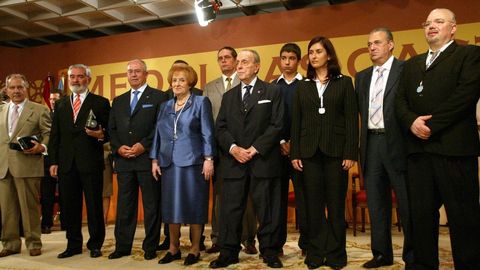 Manuel Jove, segundo por la derecha, recibió la Medalla Castelao