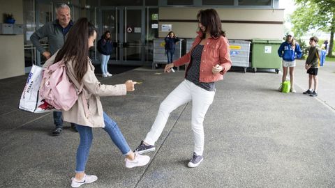 En Suiza, a la hora de los reencuentros cada uno se saluda como puede