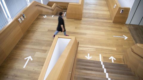 El museo Brandhorst en Munich está funcionando con las salas marcando por dónde deben caminar los visitantes