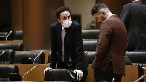 Edmundo Bal (Cs) y Grabriel Rufián (ERC), charlan en la primera sesión de la Comisión del Congreso para la Reconstrucción Social y Económica