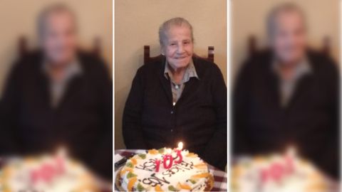 Teresa Martínez, con su tarta de cumpleaños