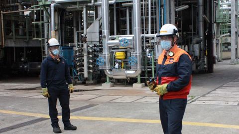 Medidas de seguridad por el regreso al trabajo presencial durante la crisis del coronavirus en la refinería Repsol de Bens.