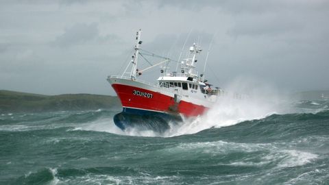 Barcos de Gran Sol como este, congeladores que faenan en las Malvinas o atuneros que pescan en los océanos Índico y Pacífico no se benefician del descuento general de 20 céntimos por litro de carburante