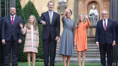 Los reyes con sus hijas en una visita a Asturias en el mes de octubre del 2019