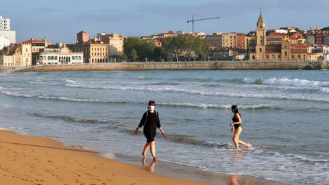 La playa de San Lorenzo de Gijón.