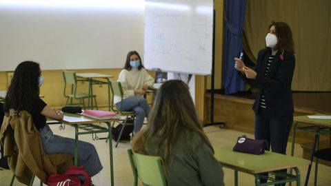 Comienzo de las clases presenciales en un instituto de Lalín, el Laxeiro