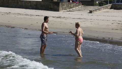 También en A Mariña ha hecho buen tiempo y en la playa de Covas se han visto imágenes veraniegas