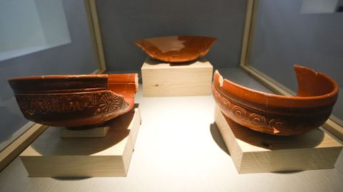 Vasijas localizadas en las excavaciones arqueológicas realizadas en el exterior de la muralla romana en 1990