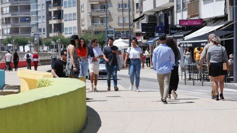 Así está este domingo el paseo de Silgar donde, pese a haber ambiente, la policía no tuvo que tramitar ninguna denuncia por la presencia de personas de otras provincias