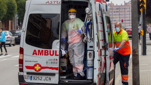 Traslado de usuarios de una residencia de Gijn, en el inicio de la pandemia