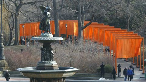 Las telas de color azafrán que instaló en el Central Park neoyorquino en el año 2005