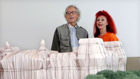 Christo y su mujer Jeanne-Claude, en una exposición en España