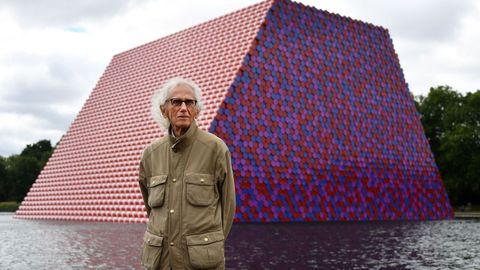 La obra Mastaba, en el lago Serpentine de Londres, en el 2018