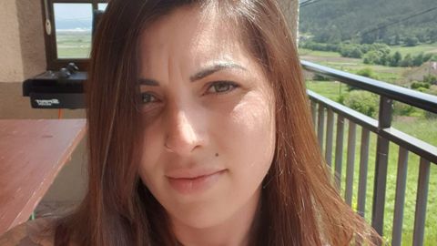 Lorena, nacida en Suiza, tiene una peluquería en Laxe
