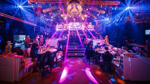 En Lausana, Suíza, los propietarios de un club nocturno lo han reabierto como restaurante