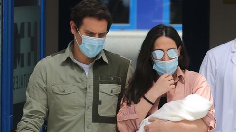 Albert Rivera y Malú con su hija en brazos