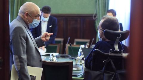 Rafael Simancas conversa con Pablo Echenique en el Congreso