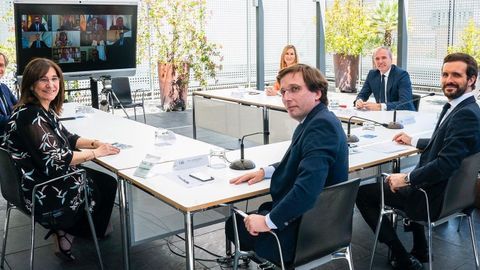 Casado, en un encuentro con algunos alcaldes del PP