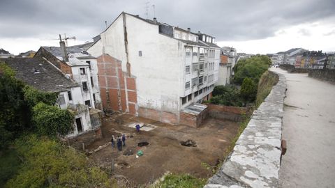 Excavación arqueológica en una trasera de la calle San Froilán