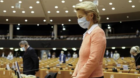 Ursula Von der Leyen, ayer, durante el minuto de silencio por George Floyd en la Eurocámara