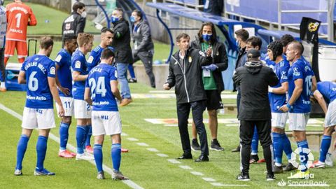 cooling break Real Oviedo Deportivo Carlos Tartiere Ziganda.Ziganda da instrucciones a sus futbolistas en un descanso ante el Deportivo