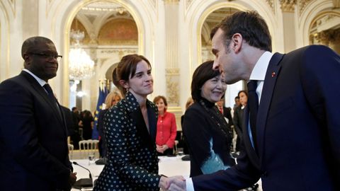 Emma Watson saluda a Emmanuel Macron en el Palacio del Elseo, en Pars.
