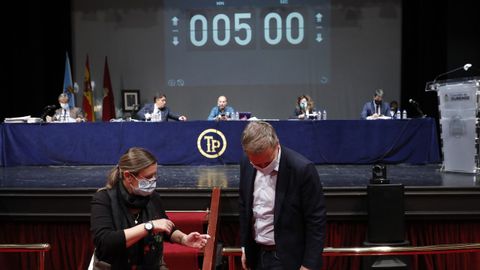 El pleno se celebró en el Teatro Principal