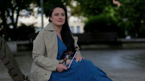 Natalia Monje estudió Historia y trabaja como periodista en la oenegé Ecos do Sur. Colabora también en programas como «Cuarto Milenio». Su libro ha sido galardonado a nivel nacional con el Premio de Divulgación Histórica Juan Antonio Cebrián