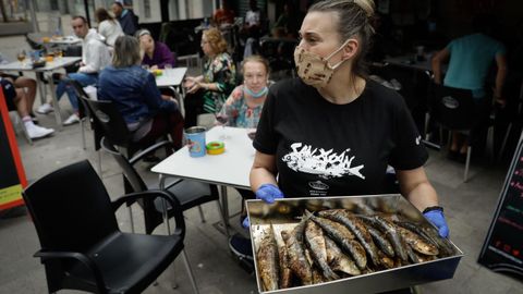 Sardiñada en el Club Galicia Gaiteira de A Coruña