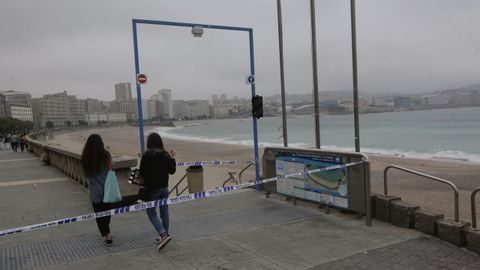Las playas coruñesas han sido precintadas