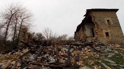 La casa-torre de Veiga de Forcas, en Pedrafita, en ruina total
