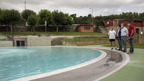 El gobierno municipal supervisó los preparativos en las piscinas de Oira