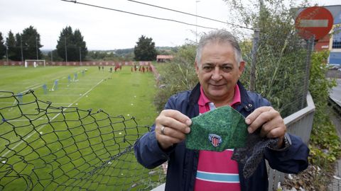 Fran, un socio del Sporting, entregó una mascarilla del Lugo al entrenador de porteros lucense Roberto