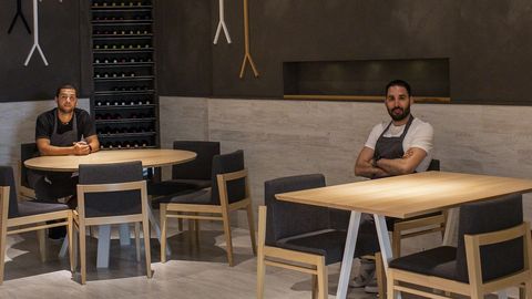 Daniel Guzman y Julio Sotomayor, en el restaurante Nova que reabrira en julio