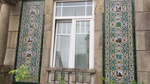 Los azulejos del Quijote en una casa de Ponte Caldelas