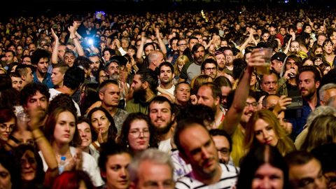 LA IMAGEN QUE NO SE REPETIRÁ: El festival Noroeste no podrá contar este año con la playa de Riazor, en donde el año pasado se reunieron más de 30.000 personas para ver a Patti Smith