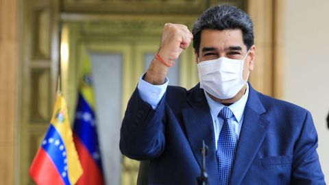 Nicolás Maduro, ataviado con mascarilla, durante una intervención en el palacio de Miraflores