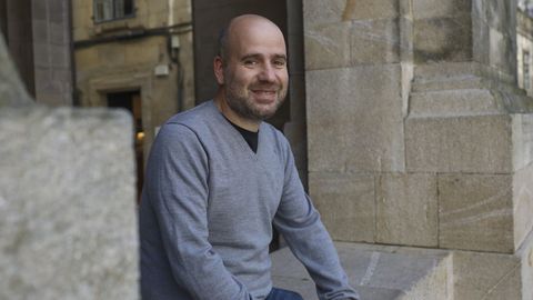 EL ESCRITOR JAVIER PEÑA