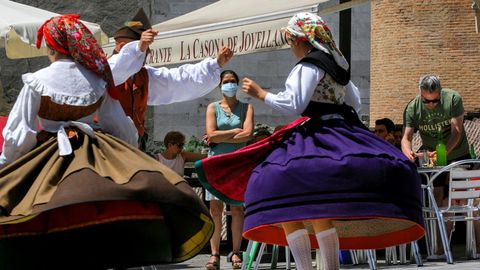 Un grupo de baile de folklore Asturiano