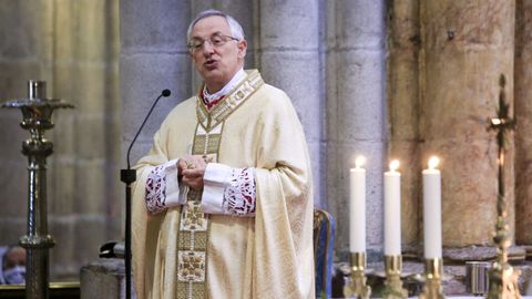 Antes de la ordenación el obispo pronunció una homilía.