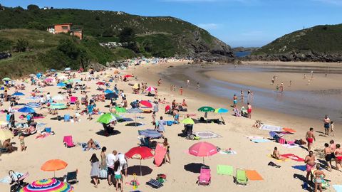 La playa de Borizu (Llanes), el domingo pasado a media maana, cuando la afluencia an no es mxima