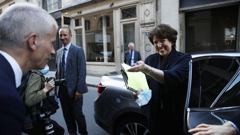 La controvertida Roselyne Bachelot es recibida, este lunes, por el ministro saliente de Cultura, Franck Riester