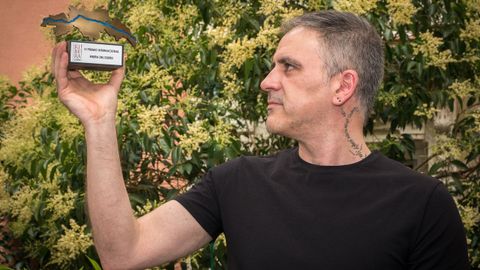 Marcelo Luján, con el premio del certamen de narrativa breve
