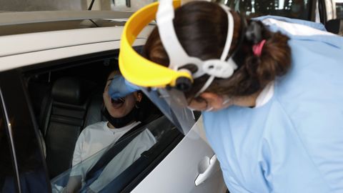 Cola para hacer test, pruebas del Covid-19 en el Hospital Público da Mariña