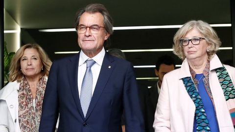 El expresidente Artur Mas con las exconsejeras Joana Ortega e Irene Rigau, en una imagen del  2018