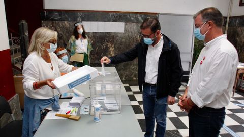 El alcalde de Ferrol, Ángel Mato, con el candidato socialista Manuel Santiago