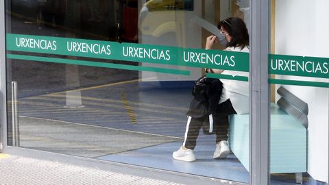 Entrada del servicio de urgencias del Hospital Montecelo, de Pontevedra