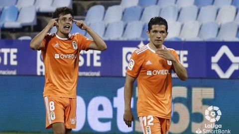 Sangalli y Nieto tras uno de los goles del Oviedo al Zaragoza