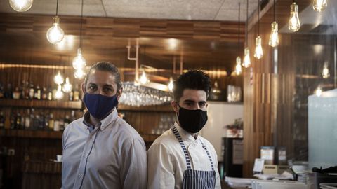 Dani Comensoli y Javier Lago, en el interior del restaurante Ágape